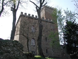 Oltrepò, castello di Nazzano