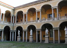 Pavia, cortile dell'università